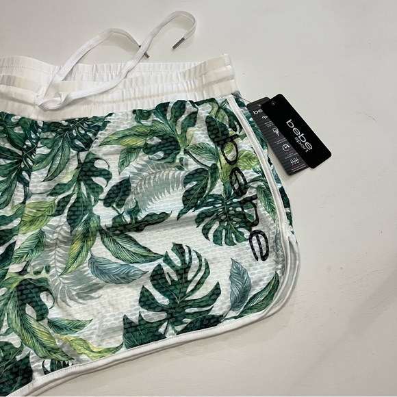 Bebe | Tropical Green Leaf Print Shorts - Picture 4 of 10